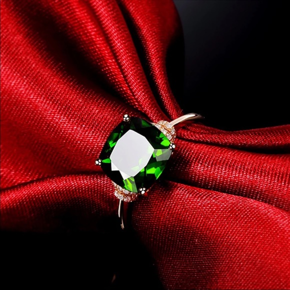 New Rose Gold Green Emerald Ring - Picture 6 of 7